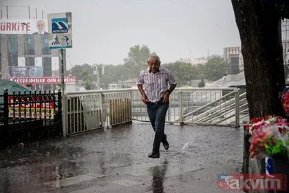 İstanbul’da sağanak yağıştan manzaralar