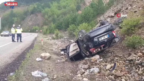 Takla atan otomobildeki 3 kişi yaralandı