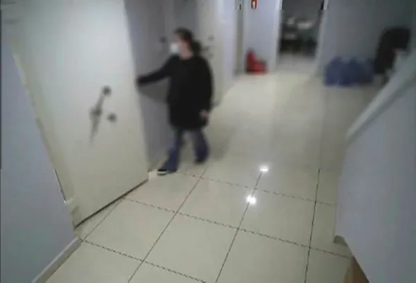 istanbulda-akilalmaz-soygun-plani-bankanin-kiralik-kasa-bolumunde-yakalandi-1619164057659.jpg İstanbul'da akılalmaz soygun planı! Bankanın kiralık kasa bölümünde yakalandı-2