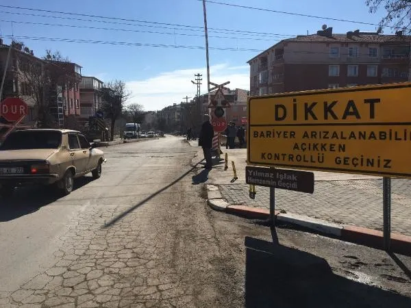 Ankara'da korkunç kaza! Yük treni otomobile çarptı: Ölü ve yaralı var-4