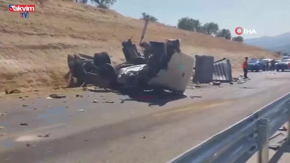 Mersin'de feci kaza: Otobüs ile kamyon çarpıştı