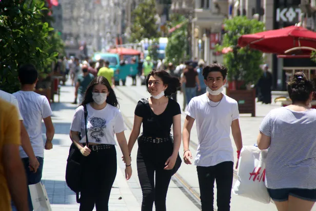 istiklal-caddesinden-ayni-manzara-maske-ve-sosyal-mesafe-hice-sayildi-1592757256182.jpg İstiklal Caddesi'nden aynı manzara! Maske ve sosyal mesafe hiçe sayıldı-2