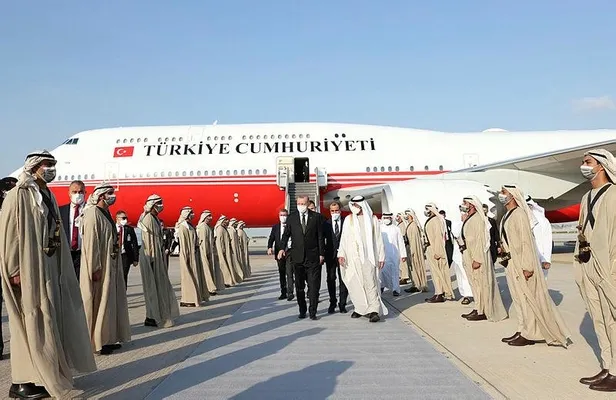 Abu Dabi'ye gelen Başkan Erdoğan, Muhammed bin Zayed Al Nahyan tarafından resmi törenle karşılandı-4