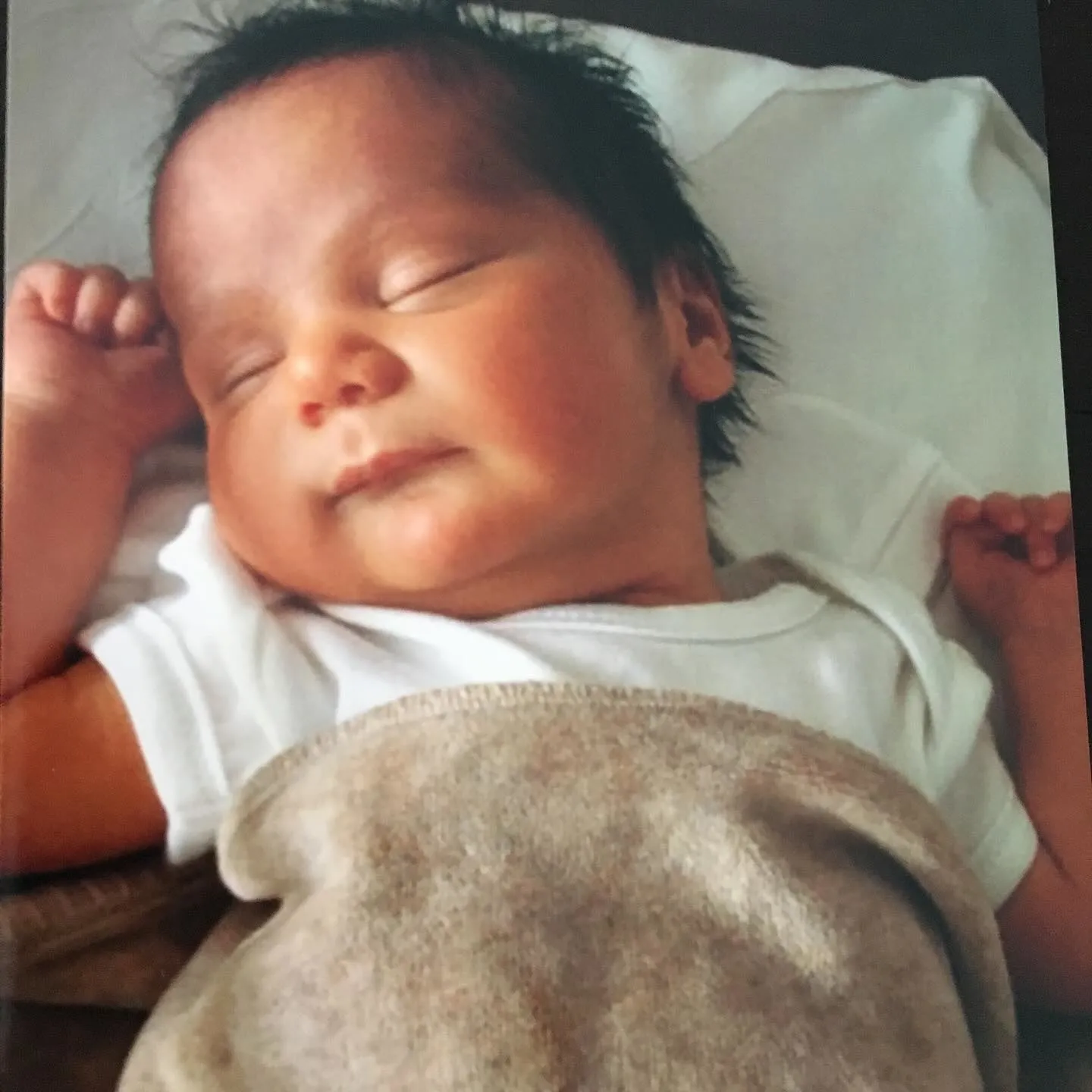 İbrahim Kutluay’ın kopyası! Demet Şener soluğu İspanya'daki oğlunun yanında aldı! Ömer’in son halini gören: Ne yakışıklı bir delikanlı olmuş - 7