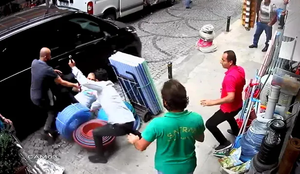 Şişli'de dehşet! Kendisini uyaran görevliyi defalarca bıçakladı-5