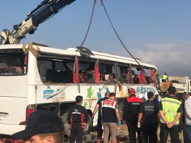 amasyada-otobus-kazasi-cok-sayida-yarali-var-1696058525400.jpeg