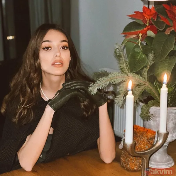 Dilan Çiçek Deniz yatak odasından paylaştı! İç çamaşırı görünen Dilan yine çok konuşuldu sosyal medya ikiye bölündü - 5