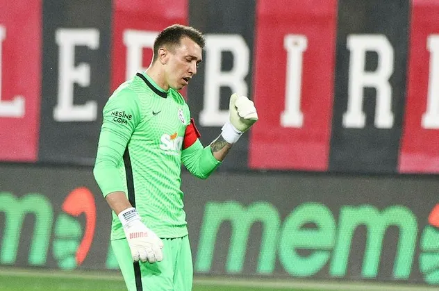 Galatasaraylı Muslera'dan Copa America isyanı: Oynamak istemiyorum