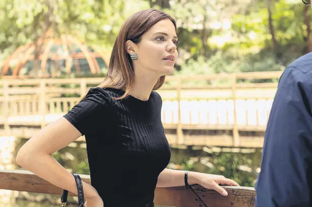 can-yamanin-basi-takintili-fanlari-yuzunden-dertte-italyadaki-evini-degistiren-unlu-oyuncu-simdide-bebekteki-1653503003151.jpg Can Yaman'ın başı takıntılı fanları yüzünden dertte! İtalya'daki evini değiştiren ünlü oyuncu şimdide Bebek'teki...-5