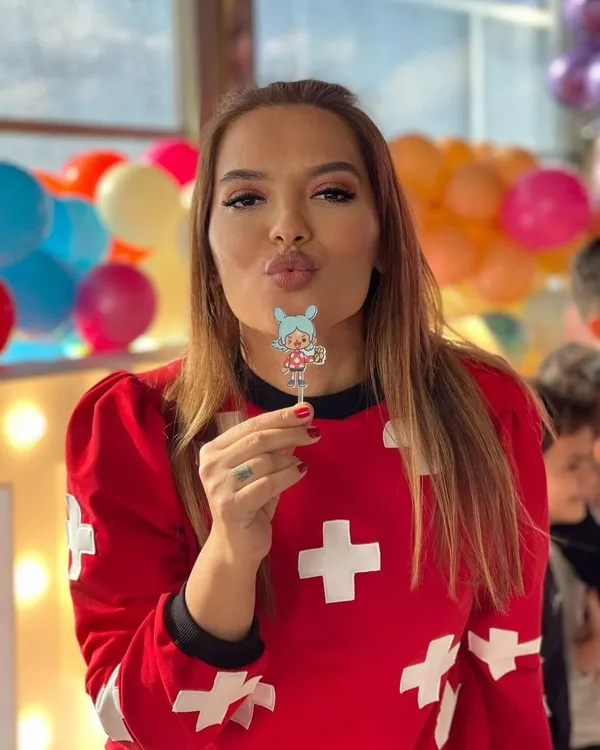 demet-akalin-onemli-olan-don-degil-sarkiymis-demisti-aleyna-tilki-ile-soz-duellosuna-giren-demetten-baris-mesa-1652982824946.jpg Demet Akalın “Önemli olan don değil şarkıymış” demişti! Aleyna Tilki ile söz düellosuna giren Demet’ten barış mesajı: Sarı şekerim...-4