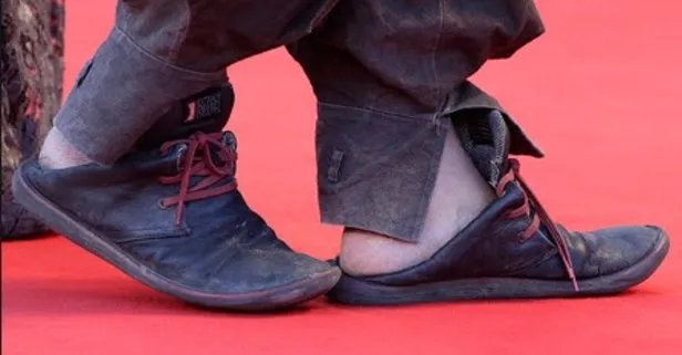 Venedik Film Festivali’nde ayakkabılarıyla dikkat çeken ünlü Güney Koreli yönetmen Kim Ki Duk koronavirüs nedeniyle hayatını kaybetti