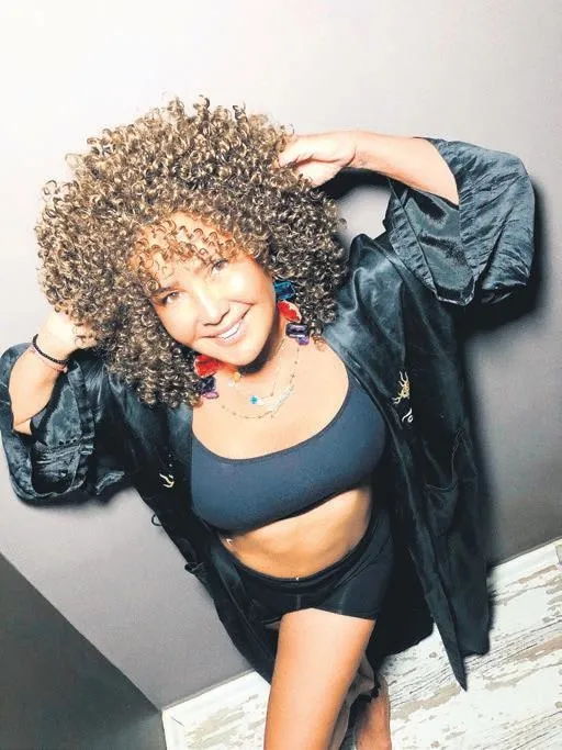 rufat-ismayil-paris-fashion-weekte-boy-gosterdi-gunay-musayeva-podyumun-tozunu-attirdi-1633383778703.jpeg Rufat İsmayil Paris Fashion Week'te boy gösterdi! Günay Musayeva podyumun tozunu attırdı-8