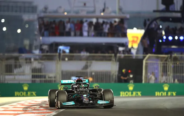 formula-1de-manipulasyon-iddiasi-lewis-hamiltonun-sozleri-gundeme-bomba-gibi-dustu-1639476353857.jpg Formula 1'de manipülasyon iddiası! Lewis Hamilton'un sözleri gündeme bomba gibi düştü-4