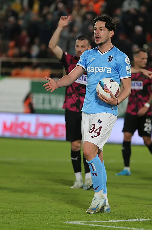 alanyaspor-trabzonspor-macindaki-kararlar-icin-olay-yorum-suursuz-gibisin-1732993001426.jpg Enis Destan'ın golü sayılmadı (AA)