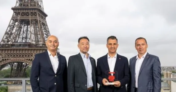 Paris’ten İstanbul’a iki ödül