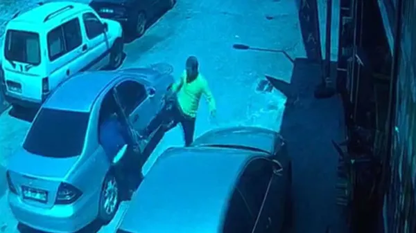 ankaranin-ortasinda-inanilmaz-soygun-polis-her-yerde-onlari-ariyor-1594218305992.jpg Ankara'nın ortasında inanılmaz soygun! Polis her yerde onları arıyor-2