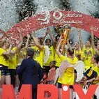 Fenerbahçe Kadın Voleybol Takımı şampiyonluk kupasını kaldırdı!