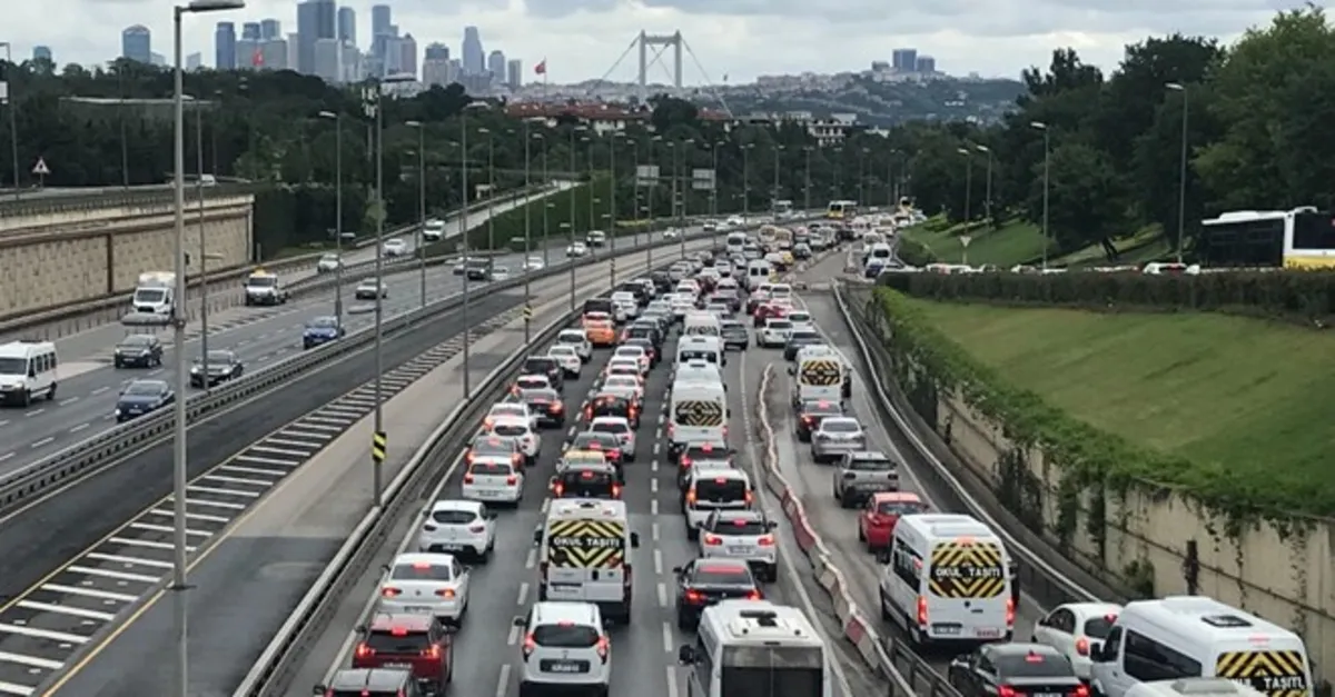 Kısıtlama sonrası İstanbul’da trafik yoğunluğu (İstanbul yol durumu)
