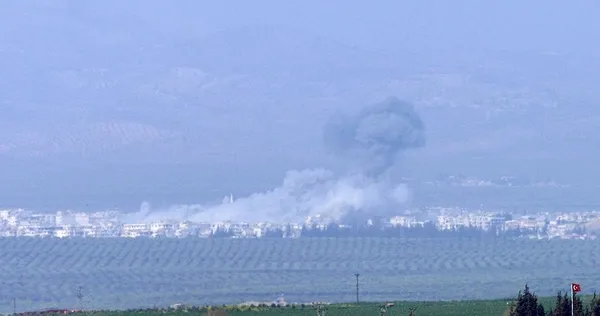 Türk savaş uçakları Cinderes'i bombalıyor-1