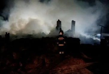 Erzurum'da yangın: 8 ev küle döndü