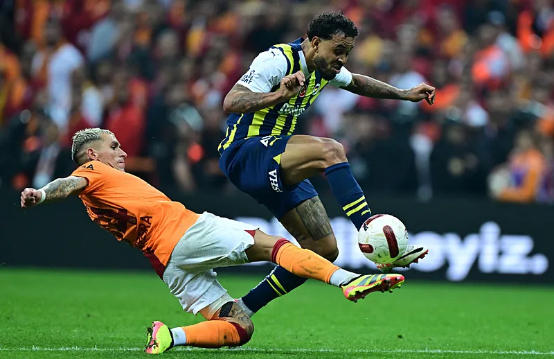 Son dakika transfer haberi! Galatasaray Fenerbahçe'nin eski yıldızının peşinde! Tam 36 milyon euro ödendi... Bu sezon 8 golde adı var - 15