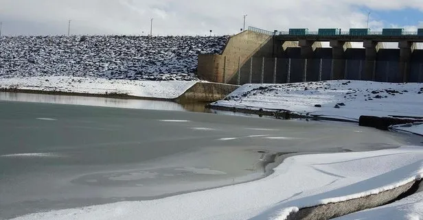 Van’da baraj gölü dondu! Hava sıcaklığı sıfırın altında 20 dereceye kadar düştü