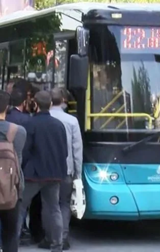 Kısıtlamanın ardından İstanbul'da toplu ulaşımda yoğunluk yaşandı