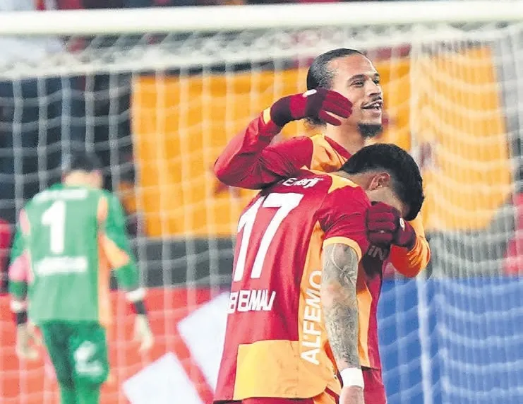 Eren Elmalı 57 gün sonra sahalara gözyaşlarıyla döndü!