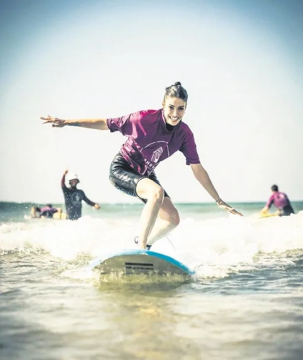 Ünlü şarkıcı Emrah 15 yıl sonra sahnede sevenleriyle bir araya geldi!-8