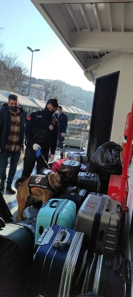 gocmen-kacakciligina-nefes-yok-ekipler-teyakkuzda-1643448333683.jpg Göçmen kaçakçılığına nefes yok! Ekipler teyakkuzda-3