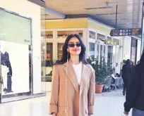 Şarkıcı Elif Buse Doğan rahat ve şık tarzı ile dikkat çekti!