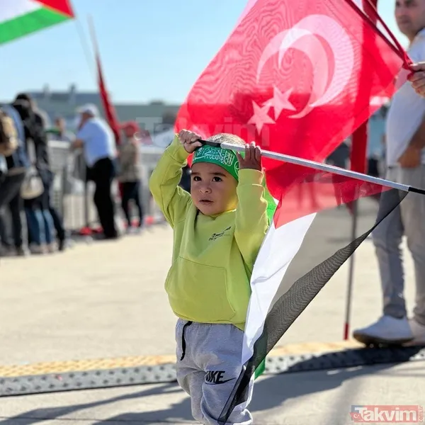 BÜYÜK FİLİSTİN MİTİNGİ! 7'den 70'e milyonlarca vatandaş Atatürk Havalimanı'na akın etti! - 11