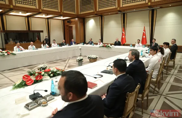 Başkan Erdoğan Avrupa ve dünya şampiyonalarında madalya alan cimnastikçileri kabul etti! - 8