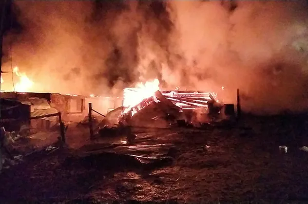 Kastamonu'da yangın! Bir ev ve ahır küle döndü