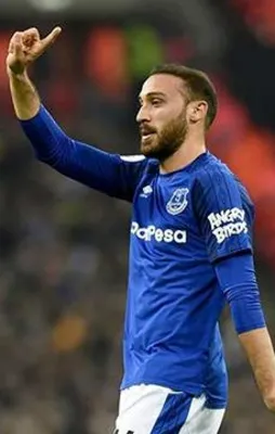 Cenk Tosun Rooney'i saf dışı bıraktı!