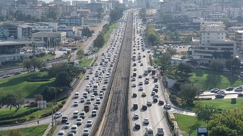 1763637117495.jpeg Bursa'da trafiği kilitleyen düğüm çözülüyor-2