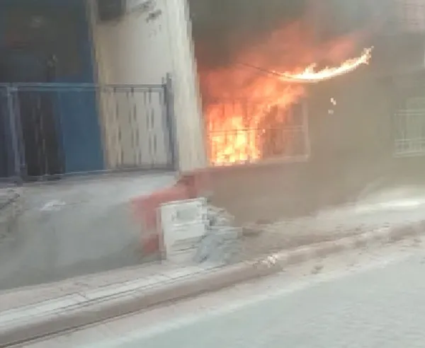 yanginda-mahsur-kalanlar-kamyonetle-iste-boyle-kurtardi-1651238997963.jpg Yangında mahsur kalanlar kamyonetle işte böyle kurtardı-6