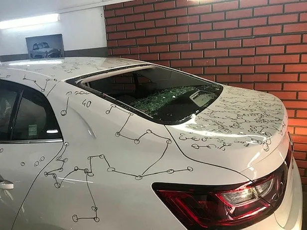 Son dakika: İstanbul'daki dolu nedeniyle hasar alan araçların sahipleri oto sanayilerine akın etti-4