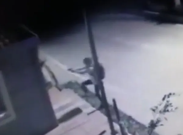 chpnin-sozde-gazetecisi-polisimizin-sehit-edildigi-saldirida-parmak-izi-1680259683650.jpg CHP'nin sözde gazetecisi! Polisimizin şehit edildiği saldırıda "parmak izi" var-9