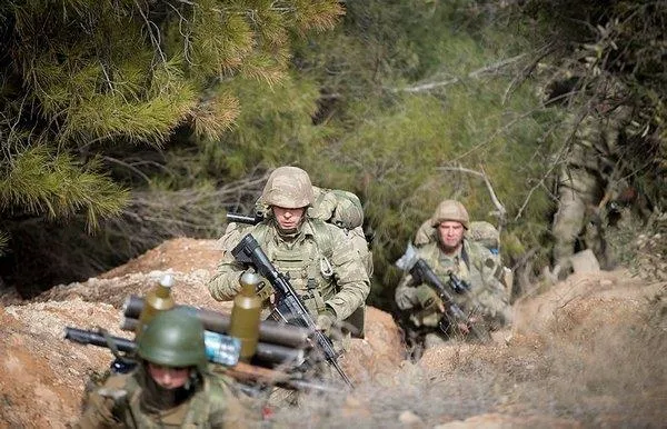 Terör örgütü PKK Kandil Berdenazi kampında köşeye sıkıştı!-5