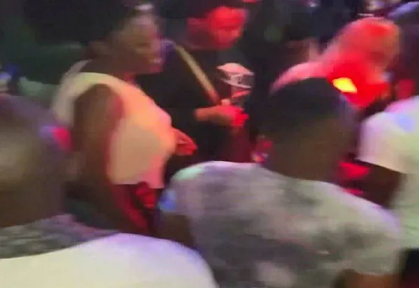 Koronavirüs tedbirlerine rağmen Beyoğlu'nda isyan ettiren görüntüler!-4