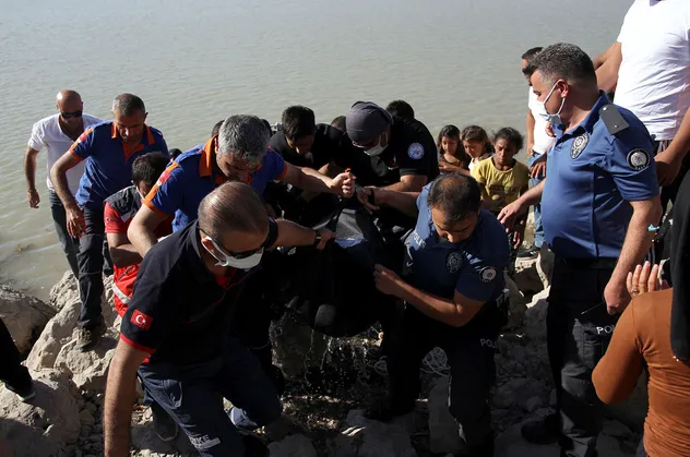 Van'da Sıhke Gölü'ne giren kız çocuğu boğuldu
