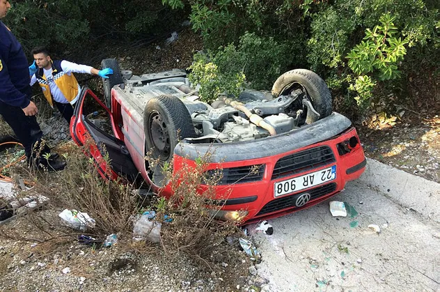 Muğla'da feci kaza! Otomobil şarampole yuvarlandı! Ölü ve yaralılar var