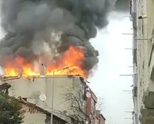 Panik anları! Bomba gibi patladı yol çöktü!