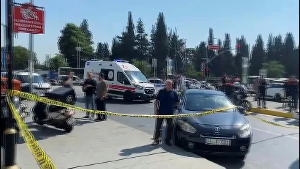 kucukcekmecede-silahli-kavga-kafede-birbirlerine-girdiler-1660829213580.jpeg Küçükçekmece'de silahlı kavga! Kafede birbirlerine girdiler-3