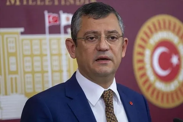 o-cikislarin-arkasinda-onder-sav-mi-var-chpde-sir-ofis-1688124460953.jpeg O çıkışların arkasında Önder Sav mı var... CHP'de sır ofis!-3