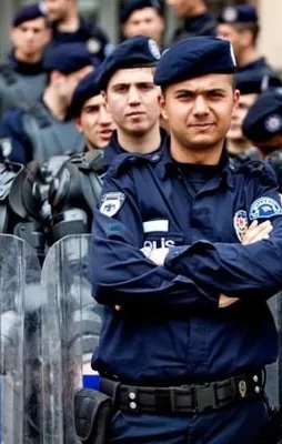 Görünmeyen "dövme" polisliğe engel olmayacak