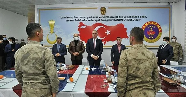 Kültür ve Turizm Bakanı Mehmet Nuri Ersoy Tunceli'de komandolarla bir araya gelip yemek yedi
