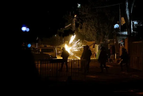 Katil İsrail’den Filistinlilere gerçek mermilerle saldırdı!