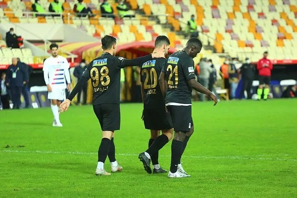 yeni-malatyaspor-ziraat-turkiye-kupasinda-adini-son-16ya-yazdirdi-1608052396663.jpeg Yeni Malatyaspor, Ziraat Türkiye Kupası'nda adını son 16'ya yazdırdı! Yeni Malatyaspor - Hekimoğlu Trabzon golleri izle-4